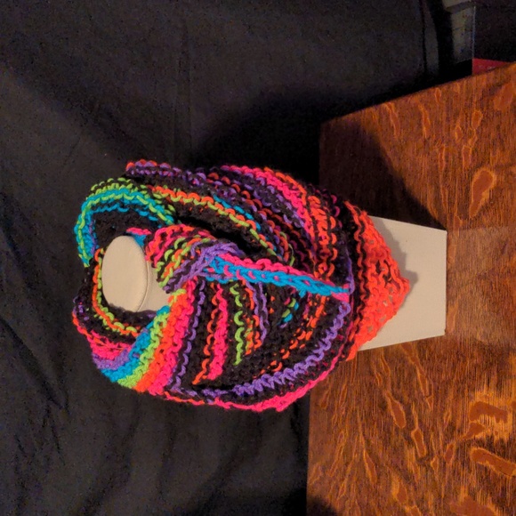 NWT! Handmade Acrylic Knit Triangle Scarf Black and Bright Multicolored OSFM - Picture 1 of 6